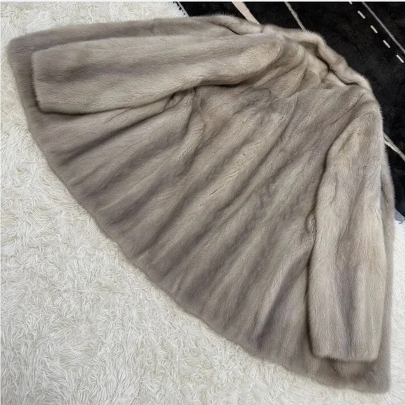 Saga vintage Sapphire Mink fur Coat - Picture 8 of 16